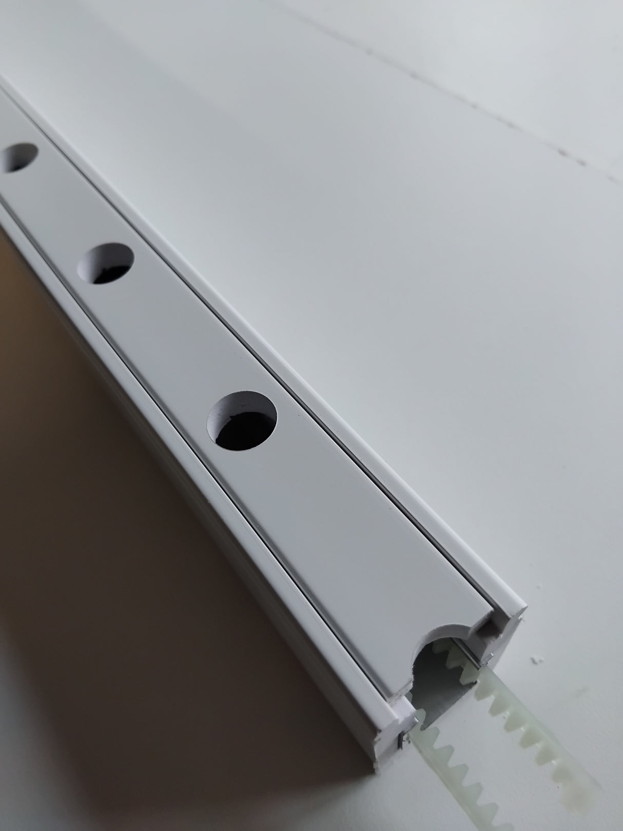 PolyTherm® Gear Hole Strip - Concealed Tilt