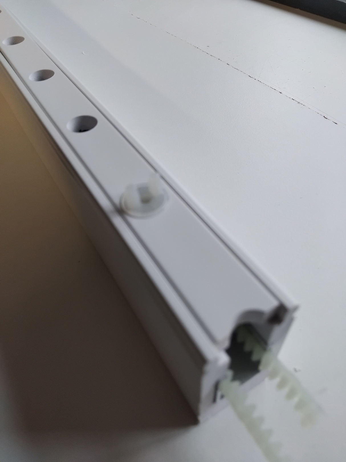 PolyTherm® Gear Hole Strip - Concealed Tilt